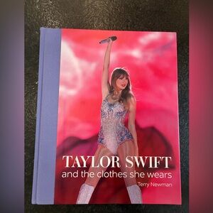 Taylor Swift Book Bundle